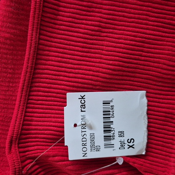 Red Ribbed Crop Top - Picture 4 of 4